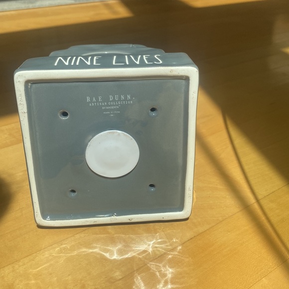 Radon 8 inch gray nine lives tombstone birdhouse. New in box. - Picture 4 of 6